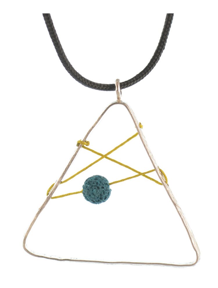 Χειροποίητο κολιέ τρίγωνο από ασήμι 925 με κορδόνι