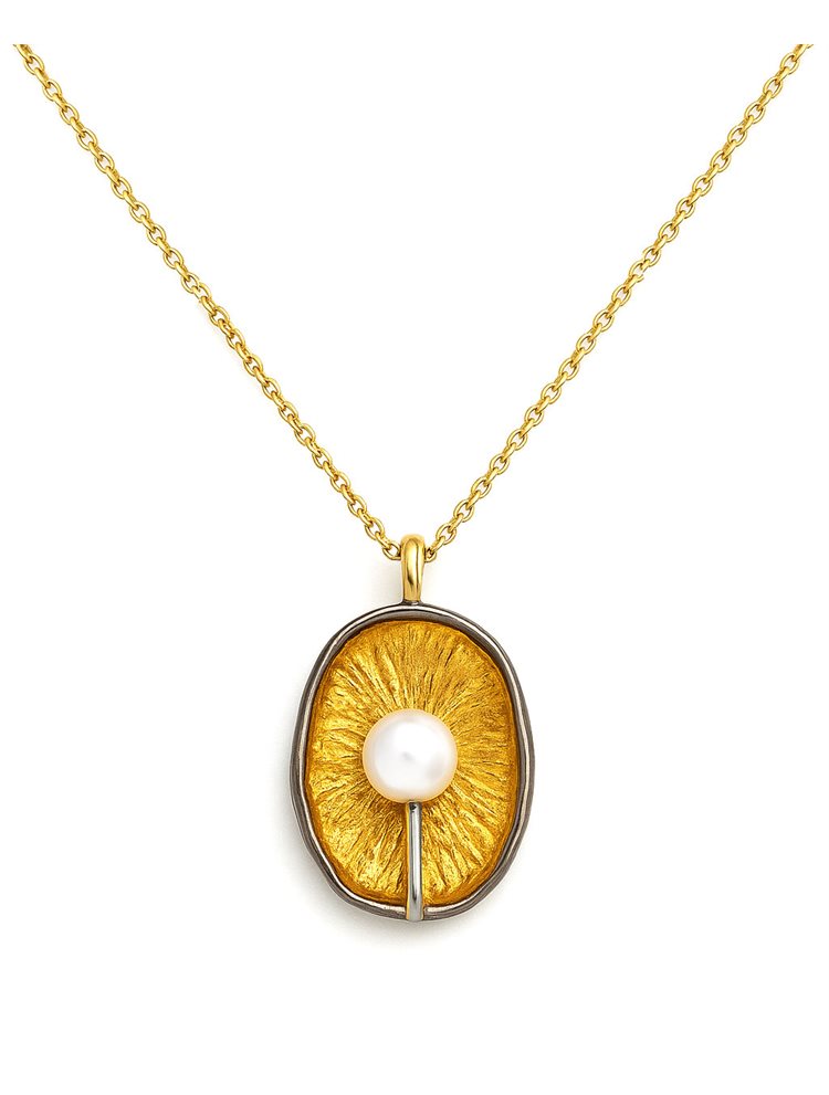 Κολιέ από Ασήμι 925 Επιχρυσωμένο με Μαργαριτάρι & Ανάγλυφο Οβάλ Σχέδιο
