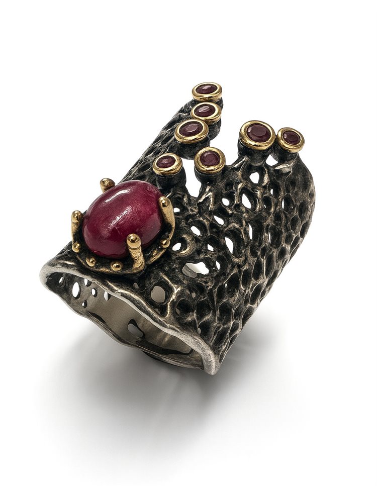 Δαχτυλίδι Ασήμι 925 Οξειδωμένο με Κόκκινες Πέτρες κορνεόλη και ζιργκόν και Κίτρινη Επιχρύσωση